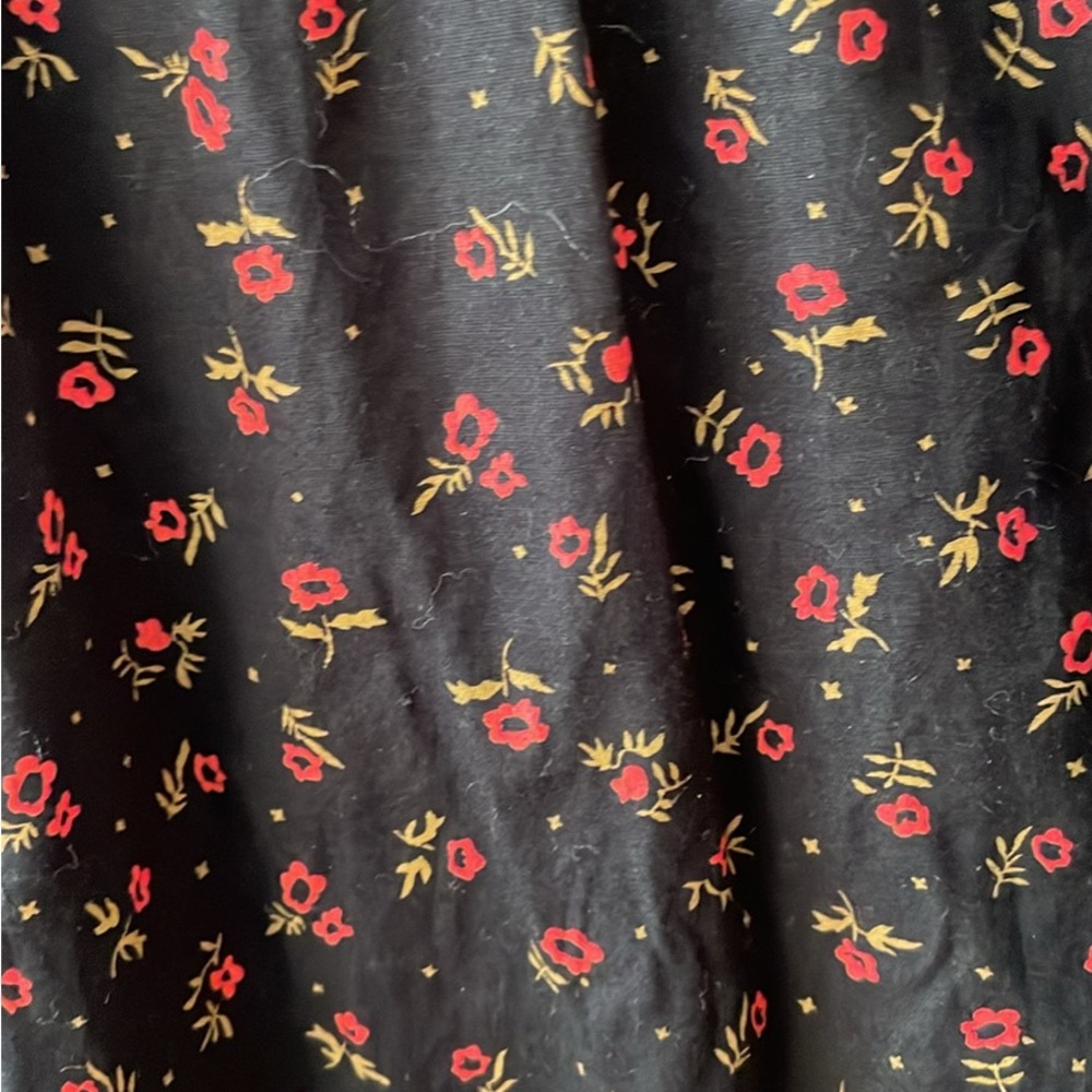 Christy Dawn Robin Dress in Noir Pollinator Garden
100% organic cotton. - Picture 2 of 3